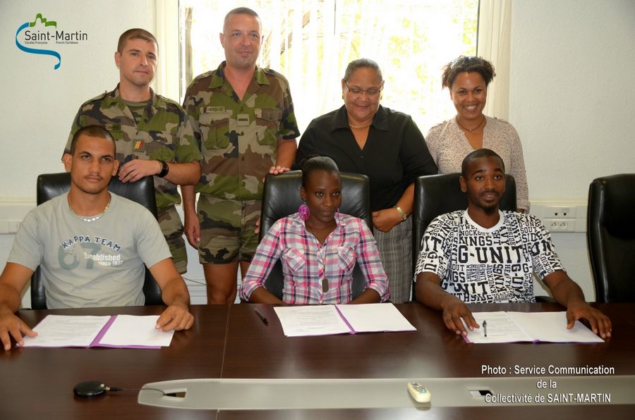 3 jeunes signent un contrat d'engagement avec l'Arme de Terre